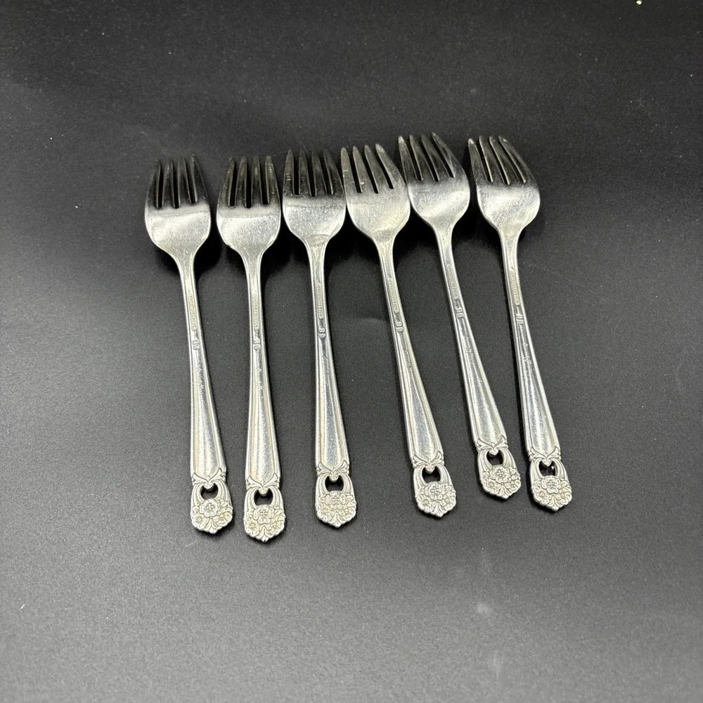 1847 Rogers Bros Inter. ETERNALLY YOURS Silverplate 6 DINNER FORKS Silverware